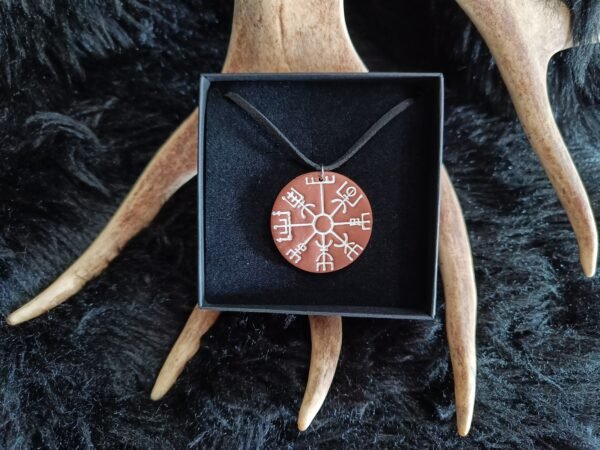 Vegvisir-kaulakoru, ruskea