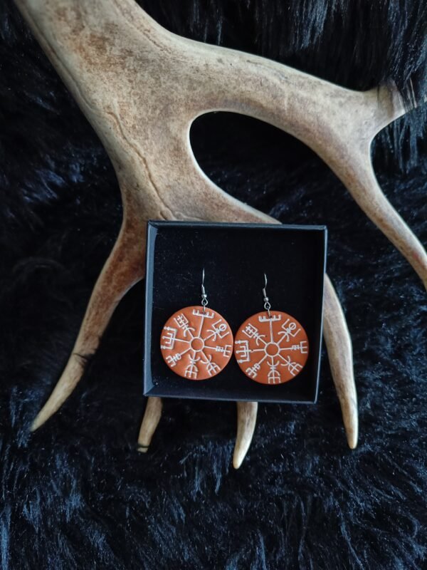 Vegvisir-korvakorut, konjakki