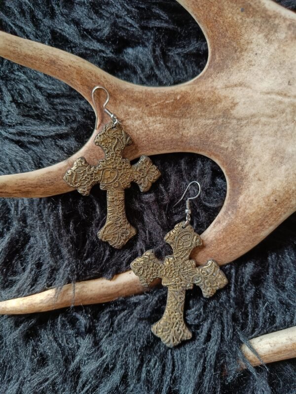 Goottiristi-korvakorut, kulta