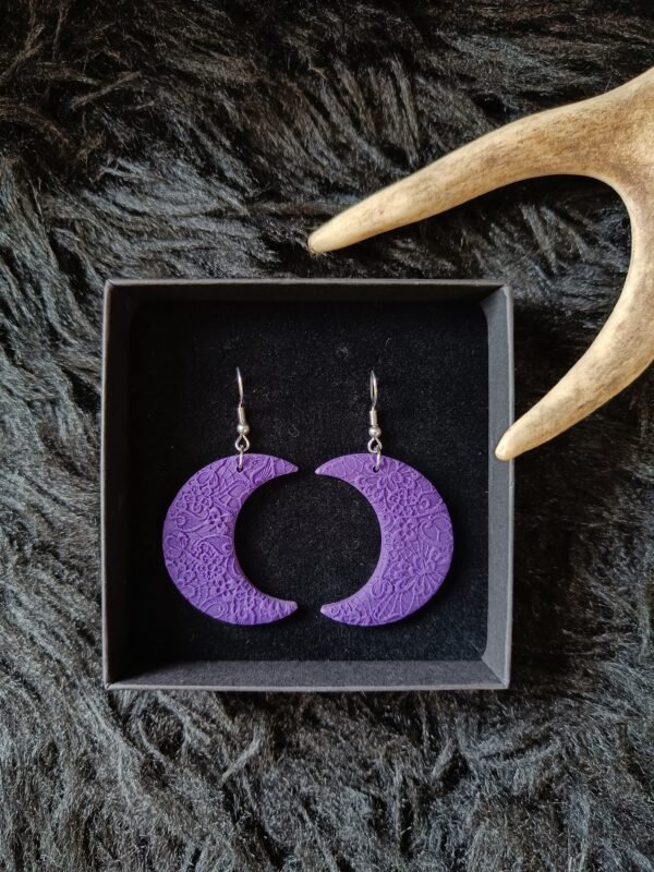 Kuunsirppi-korvakorut, violetti