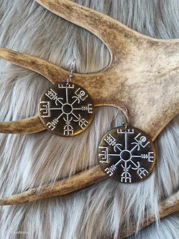 IMG20260224154629 Vegvisir-korvakorut, musta/ kulta metallinhohto