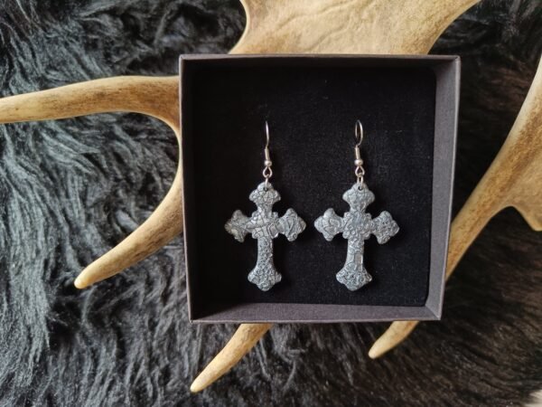 Goottiristi-korvakorut, hopea