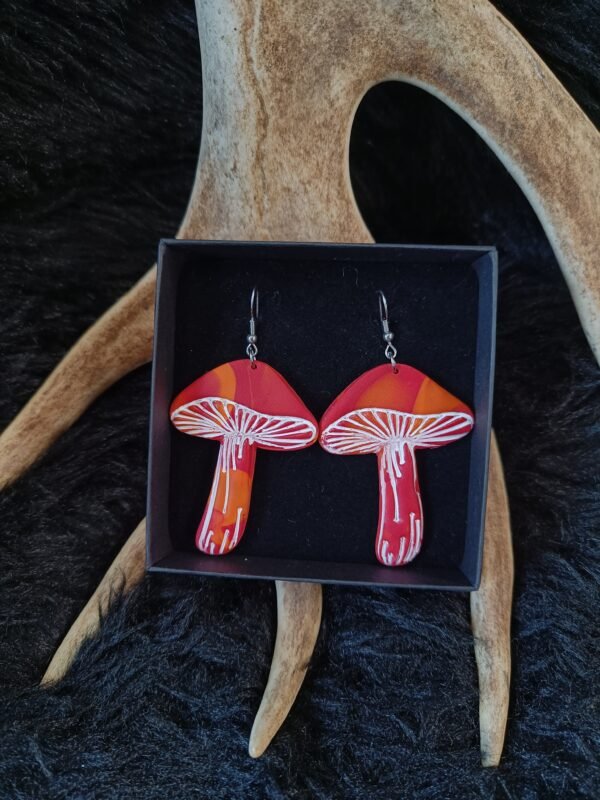 Fungi-korvakorut, ruska