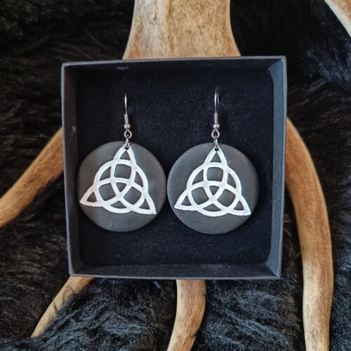 Triquetra-korvakorut, musta