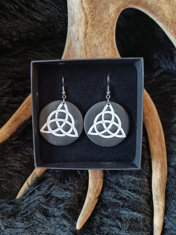 Triquetra-korvakorut, musta