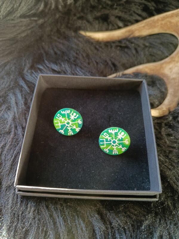 Vegvisir-nappikorvakoru, revontuli