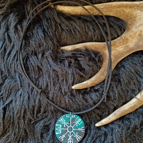 Vegvisir-kaulakoru, musta/vihreä