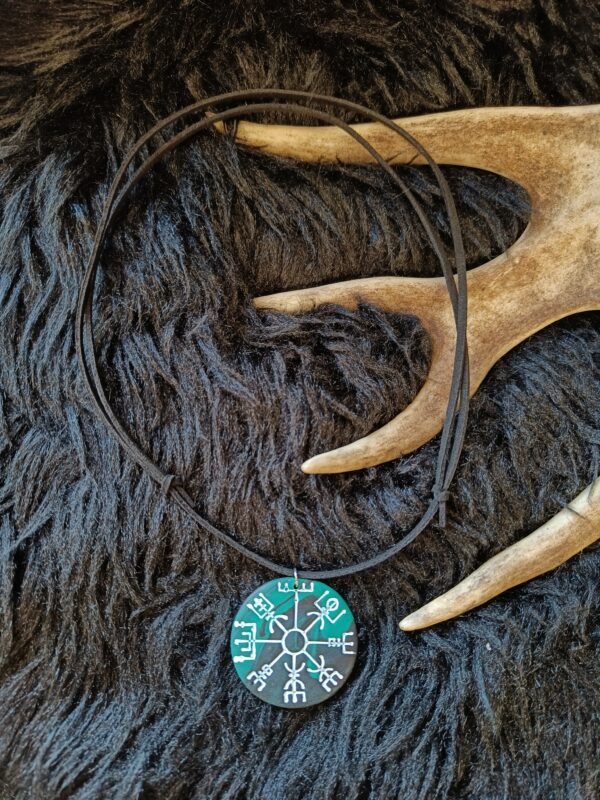 IMG20251020133636 (1) Vegvisir-kaulakoru, musta/vihreä