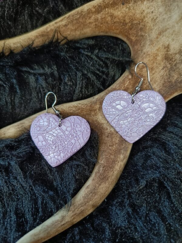 Sydän-korvakorut, metallinhohto lila