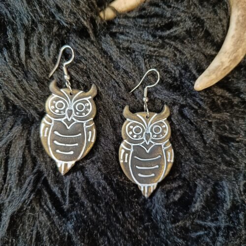 Pöllö-korvakorut, metallinhohto