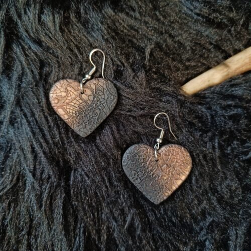 Sydän-korvakorut, metallinhohto musta/oranssi