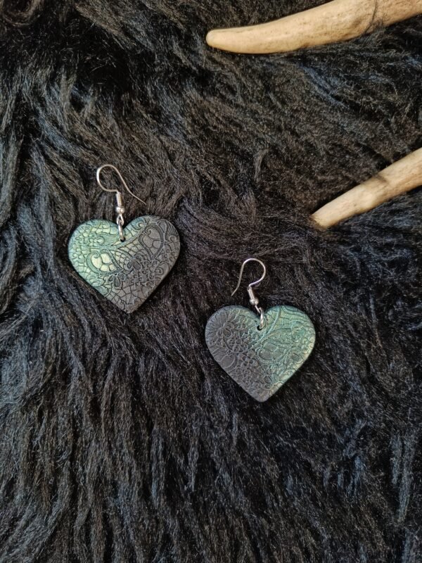 IMG20251030115058 Sydän-korvakorut, metallinhohto musta/vihreä