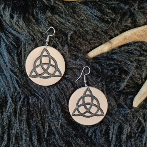 Triquetra (Trinity knot) korvakorut, sahara