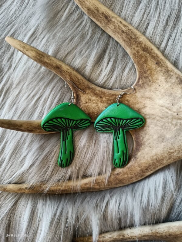 IMG20260218141812 Fungi-korvakorut, myrkynvihreä