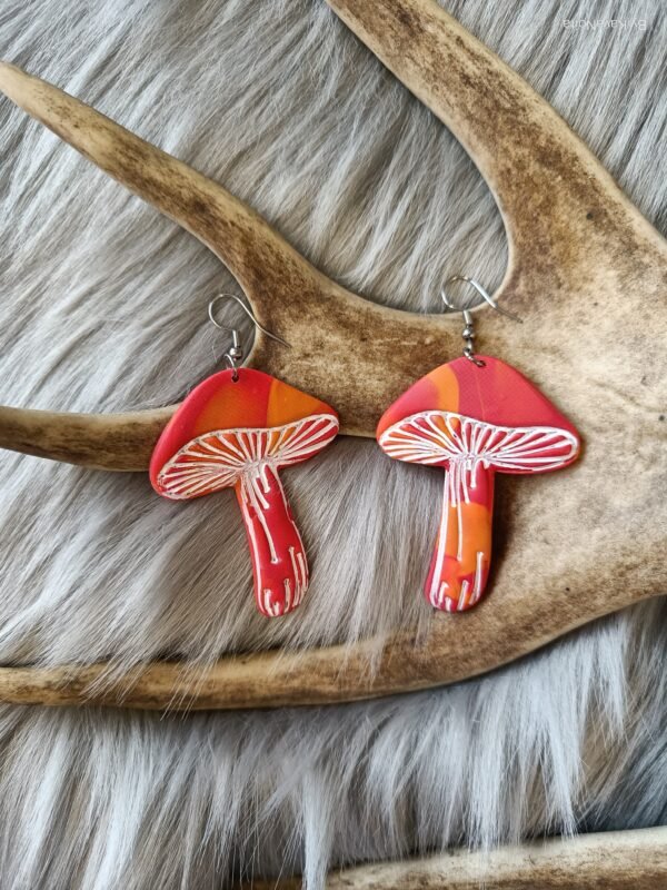 Fungi-korvakorut, ruska