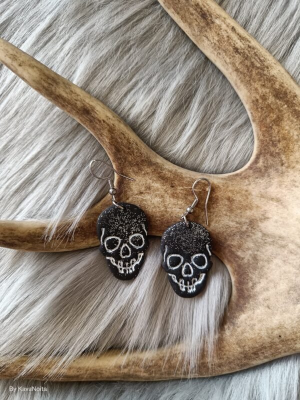 Pääkallo-korvakorut, musta glitter