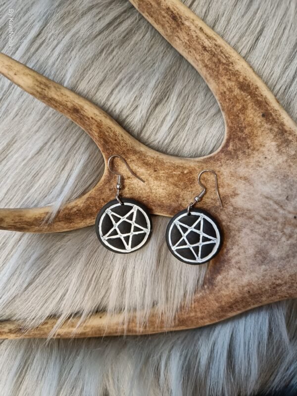 Pentagram-korvakorut, musta