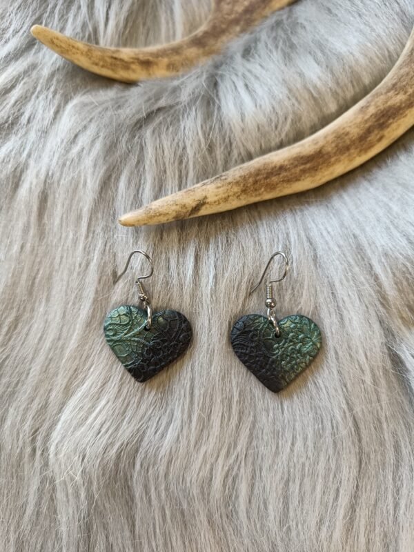 IMG20251106121523 Sydän-korvakorut, metallinhohto musta/vihreä