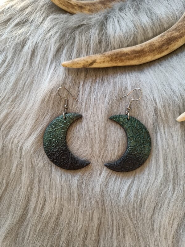 IMG20251106122744 Kuunsirppi-korvakorut, metallinhohto musta/vihreä