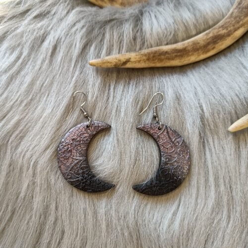 Kuunsirppi-korvakorut, metallinhohto musta/vaaleanpunainen