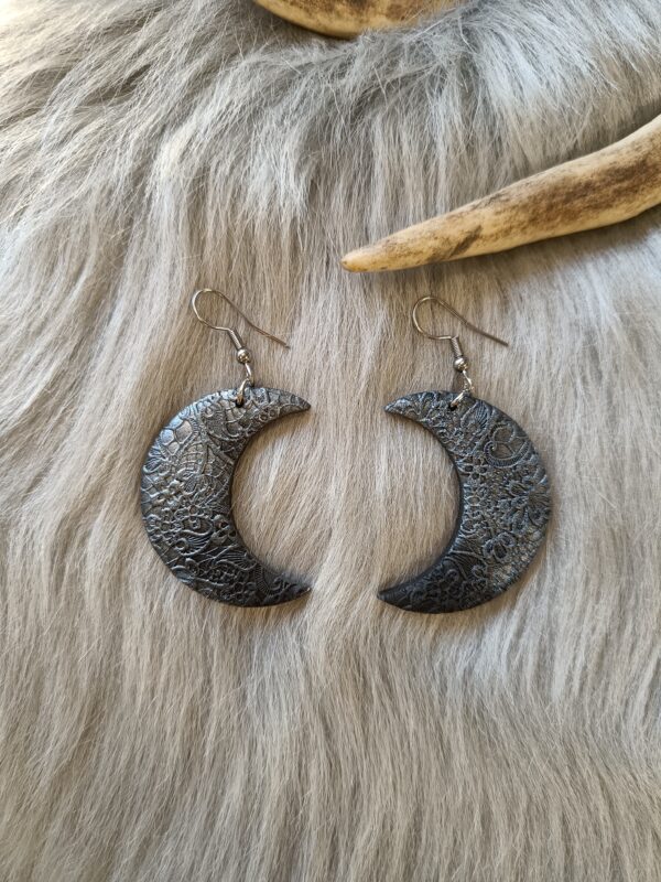 IMG20251106123250 Kuunsirppi-korvakorut, metallinhohto musta/hopea