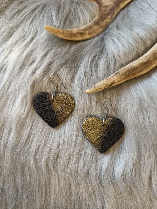 IMG20251106123746 Sydän-korvakorut, metallinhohto musta/kulta