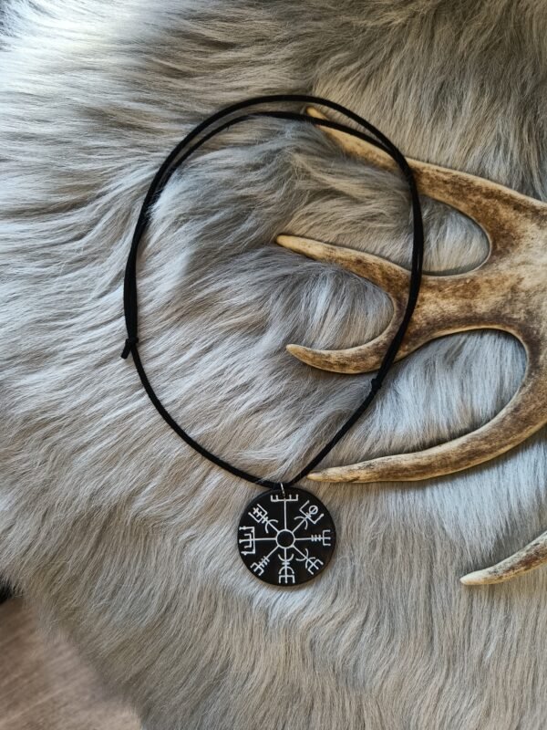 IMG20251106130050 Vegvisir-kaulakoru, musta