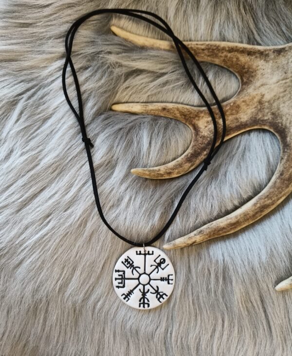 Vegvisir-kaulakoru, valkoinen