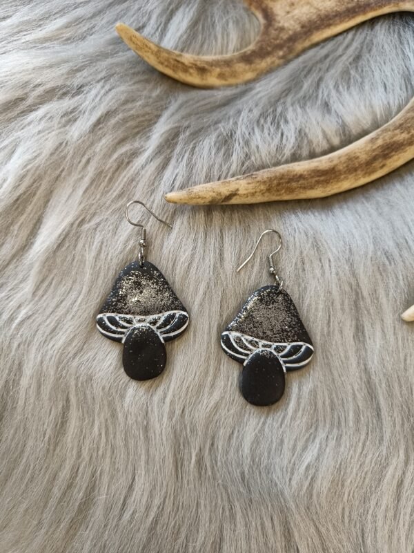 IMG20251106133803 (1) Sieni-korvakorut, musta/hopea