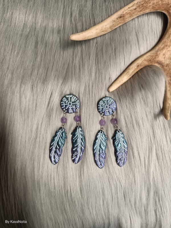 IMG20260107165331 Vegvisir sulilla-nappikorvakorut, metallinhohto violetti/vihreä