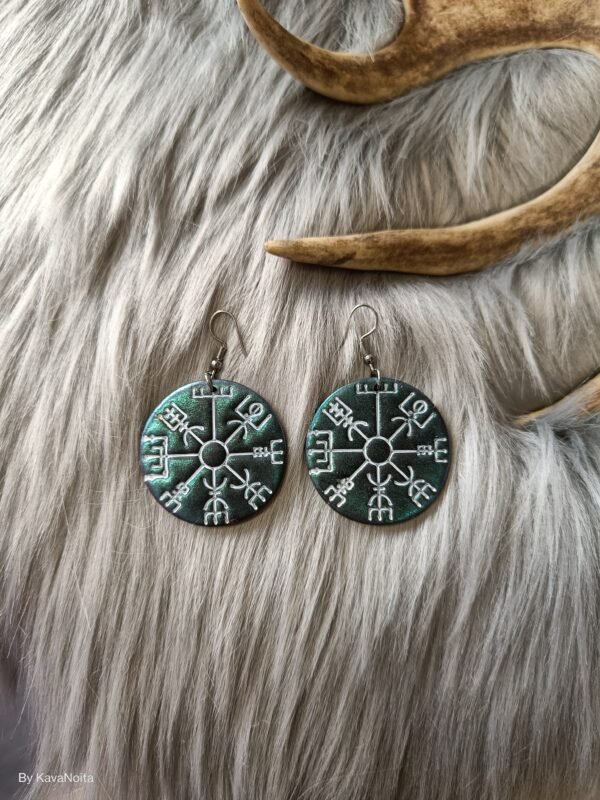 IMG20260123112752 (1) Vegvisir-korvakorut, vihreä metallinhohto