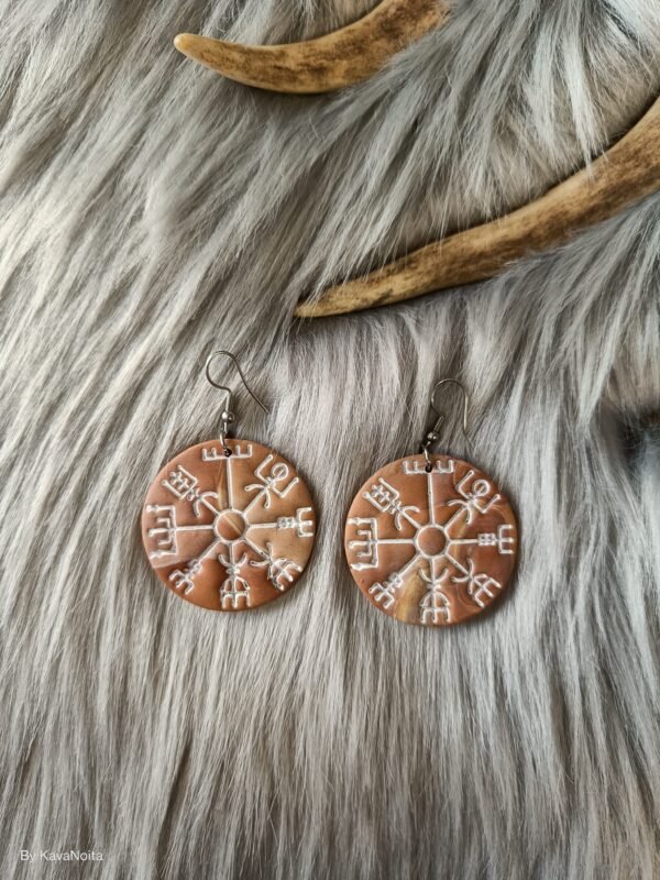 Vegvisir-korvakorut, ruskean sekoitus