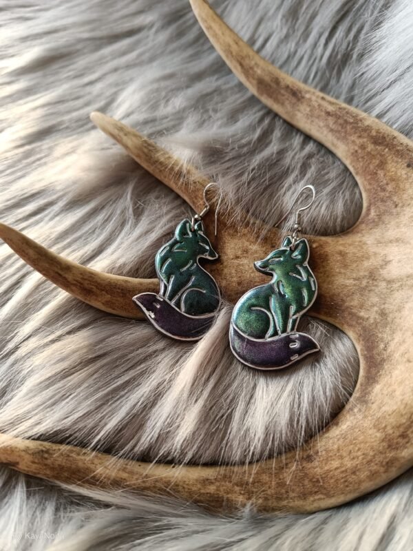 Kettu-korvakorut, vihreä/violetti metallinhohto