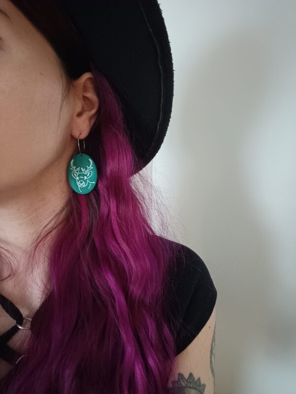 Poro-korvakorut, smaragdin vihreä