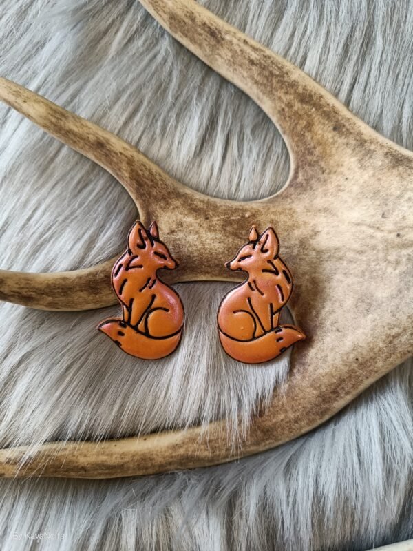 Kettu-nappikorvakorut, konjakki/punainen