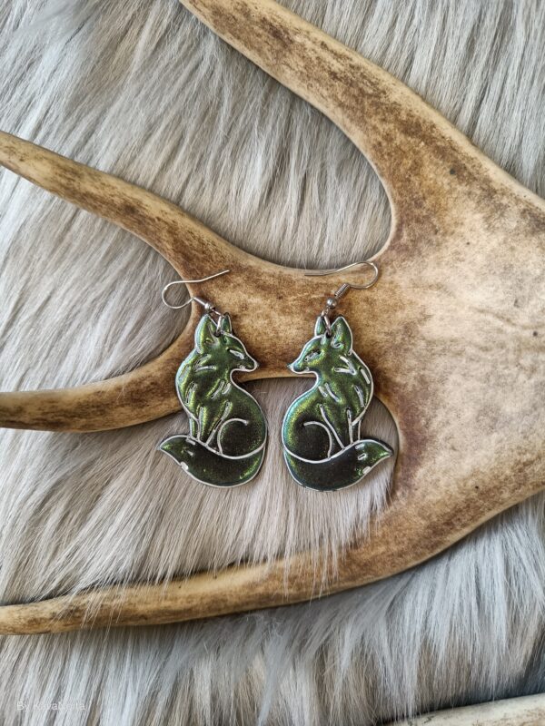 IMG20260216152529 Kettu-korvakorut, musta/vihreä metallinhohto