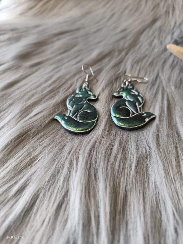 IMG20260216152629 Kettu-korvakorut, musta/vihreä metallinhohto