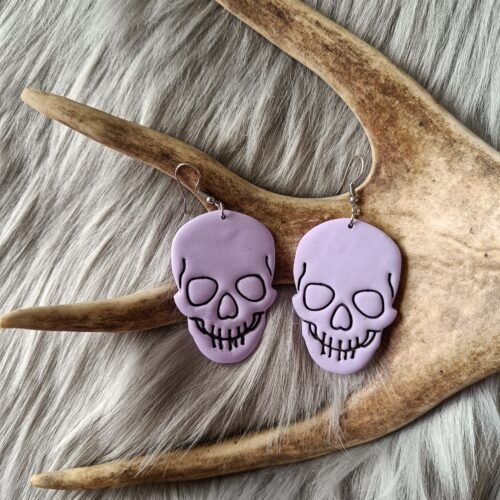 Pääkallo-korvakorut, lila