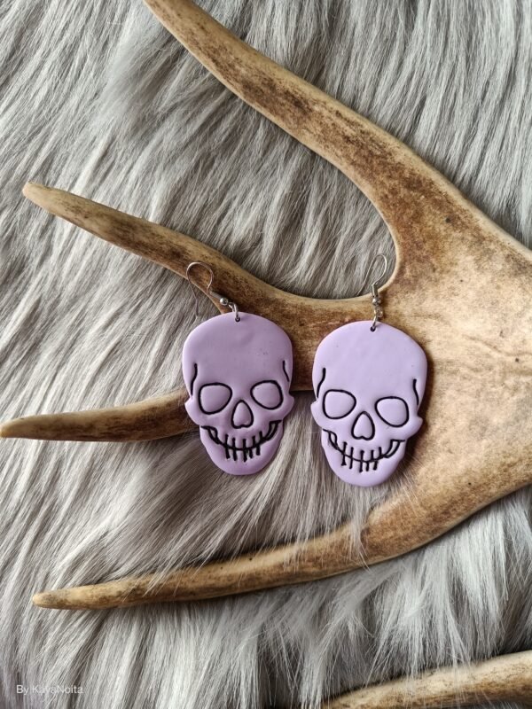 IMG20260219135031 Pääkallo-korvakorut, lila