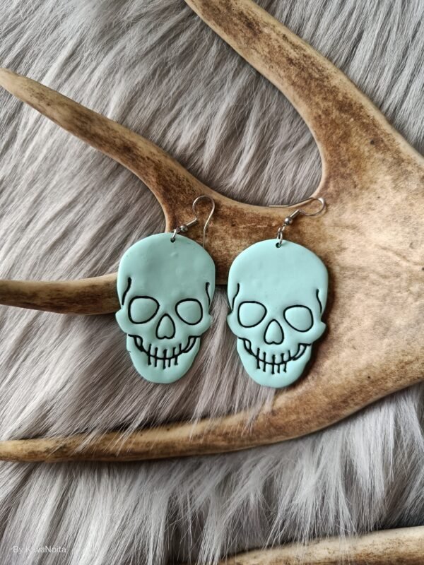 Pääkallo-korvakorut, minttu