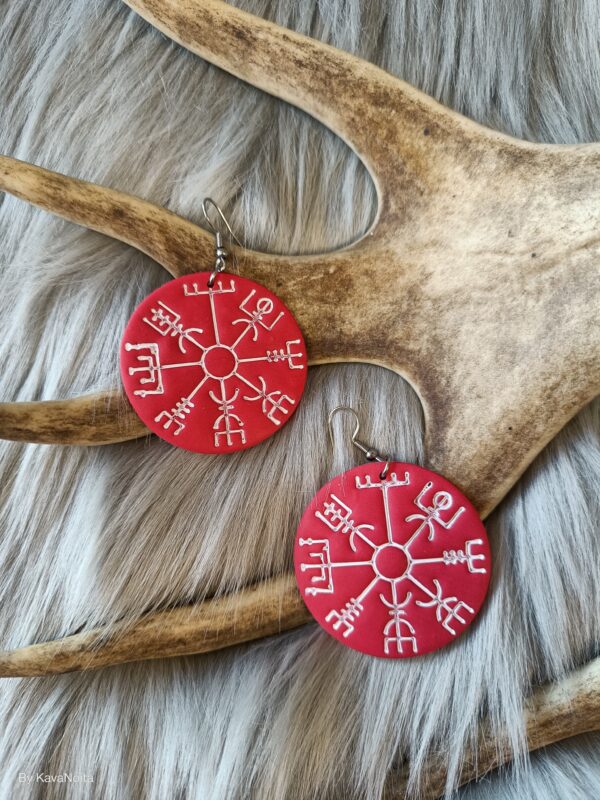 Vegvisir-korvakorut, cherry red