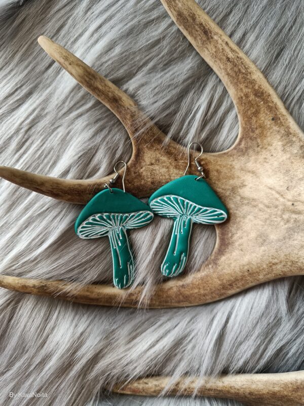 IMG20260303113023 Fungi-korvakorut, smaragdin vihreä