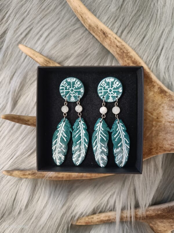 IMG20260306174337 Vegvisir sulilla-nappikorvakorut, galaxy green