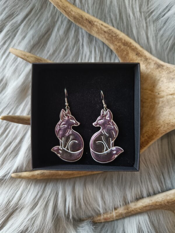IMG20260312112736 Kettu-korvakorut, violetti/musta metallinhohto