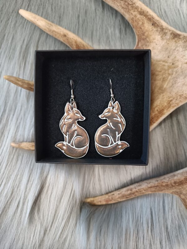 Kettu-korvakorut, pronssi metallinhohto