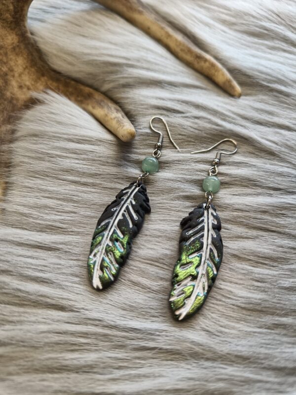 Sulka-korvakorut, musta/vihreä metallinhohto