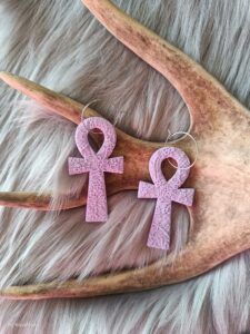 Ankh risti-korvakorut, lila