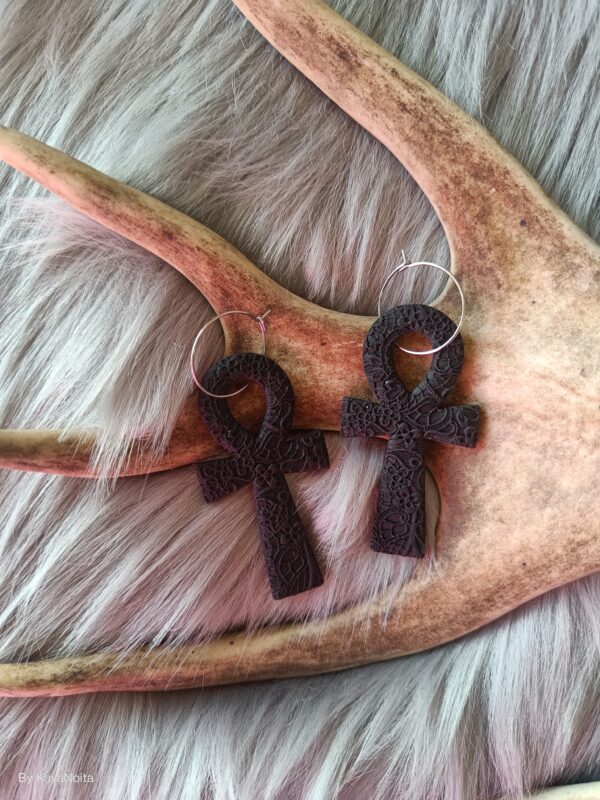 IMG20260223130201 Ankh risti-korvakorut, musta