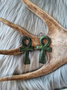 Ankh risti-korvakorut, vihreä metallinhohto