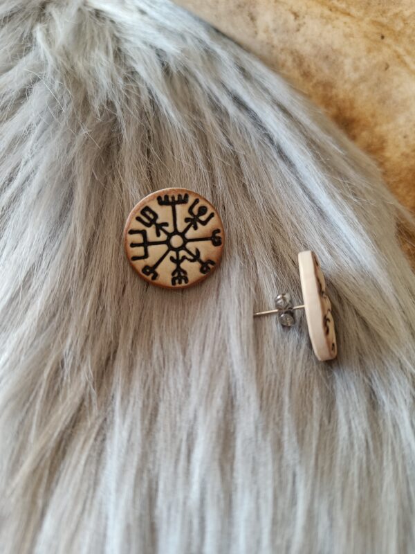 Vegvisir-nappikorvakorut, lappi